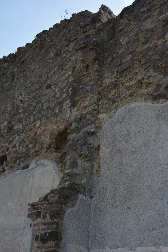 IX.5.9 Pompeii. May 2017. Looking south along upper west wall.
Foto Christian Beck, ERC Grant 681269 DÉCOR.