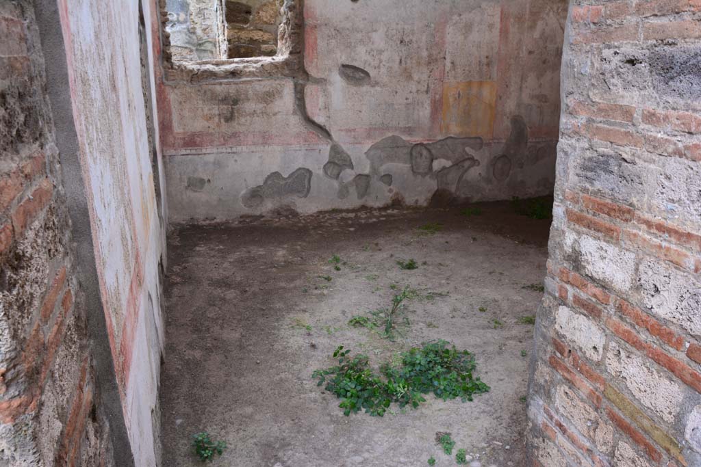 IX.5.11 Pompeii. March 2017. Room k, looking south through doorway from atrium b.
Foto Christian Beck, ERC Grant 681269 DÉCOR.