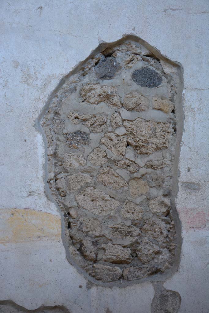 IX.5.11 Pompeii. May 2017. 
Room k, hole made by the ancient searchers breaking through into/or out of the tablinum.
Foto Christian Beck, ERC Grant 681269 DÉCOR.