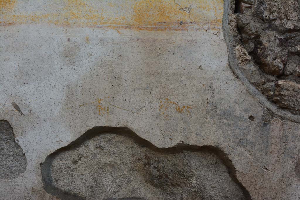 IX.5.11 Pompeii. March 2017. Room k, zoccolo below central panel on east wall with remaining painted decoration.
Foto Christian Beck, ERC Grant 681269 DÉCOR.