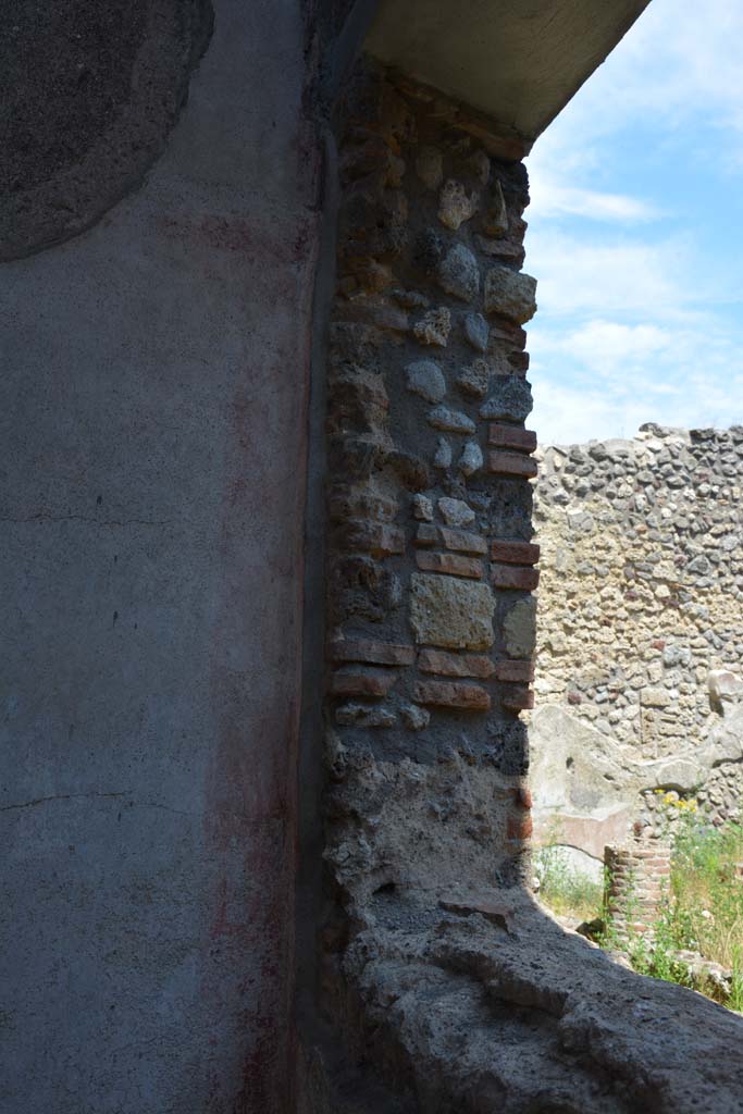 IX.5.11 Pompeii. May 2017. Room k, window at south end of east wall in south-east corner.
Foto Christian Beck, ERC Grant 681269 DÉCOR.