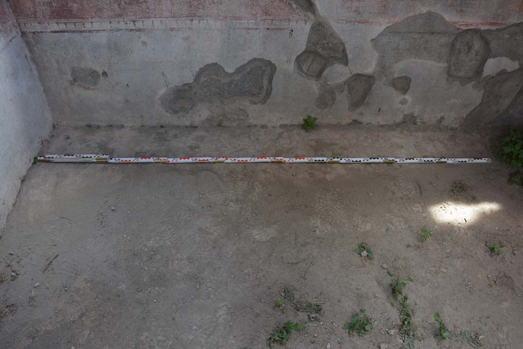 IX.5.11 Pompeii. May 2017. Room k, flooring near south-east corner and south wall.
Foto Christian Beck, ERC Grant 681269 DÉCOR.