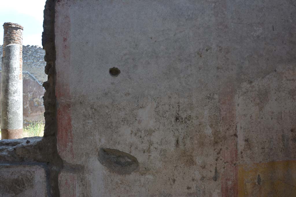 IX.5.11 Pompeii. May 2017. Room k, panel on west side of window on south wall with faded figure of Urania. 
Foto Christian Beck, ERC Grant 681269 DÉCOR.
