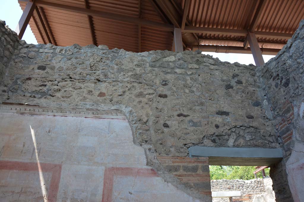 IX.5.11 Pompeii. May 2017. Room k, upper north wall and doorway to atrium b.
Foto Christian Beck, ERC Grant 681269 DÉCOR.