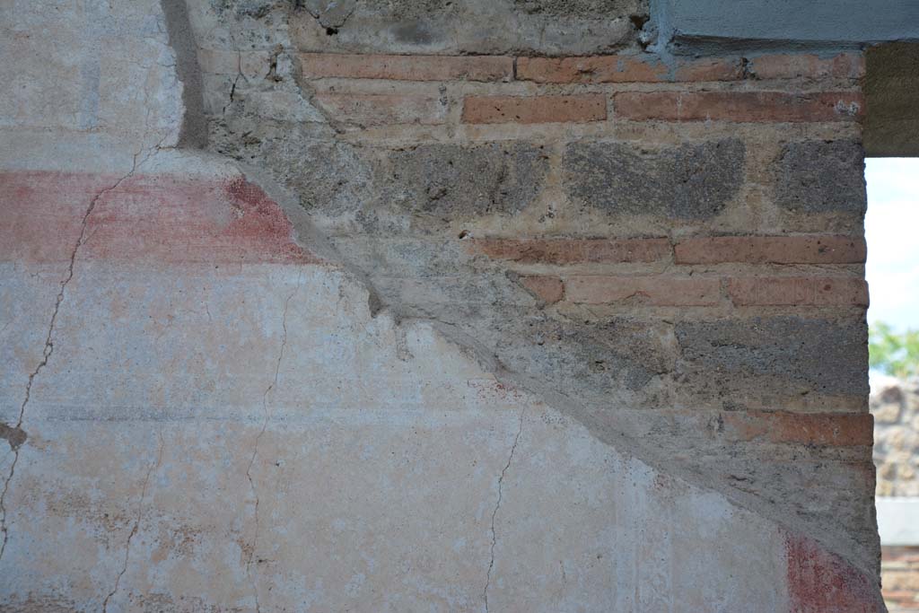 IX.5.11 Pompeii. May 2017. Room k, detail of carpet border painted decoration from upper panel on east end of north wall.
Foto Christian Beck, ERC Grant 681269 DÉCOR.