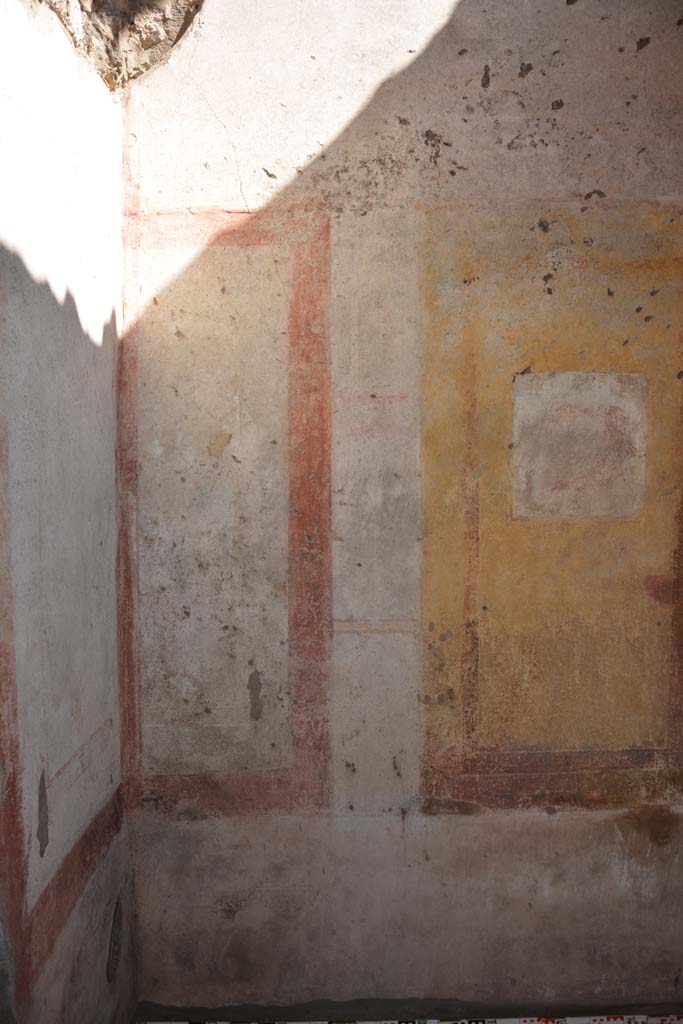 IX.5.11 Pompeii. May 2017. Room f, south wall at east end.
Foto Christian Beck, ERC Grant 681269 DÉCOR.