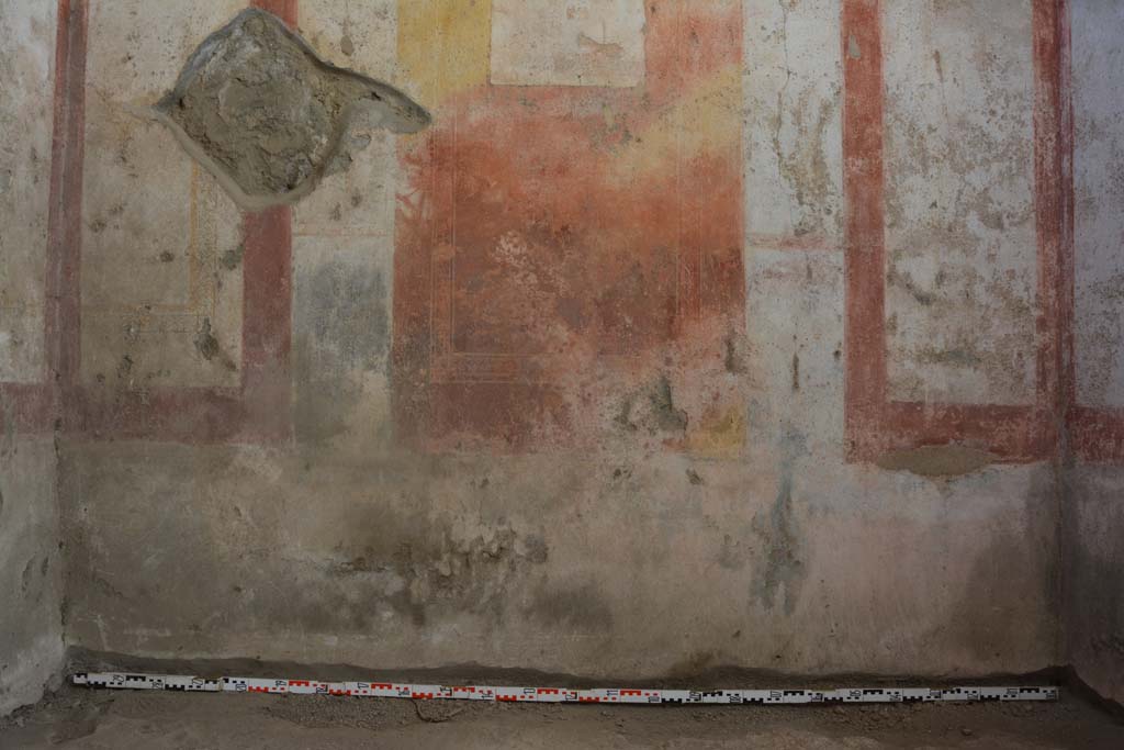 IX.5.11 Pompeii. May 2017. Room f, looking towards lower north wall.
Foto Christian Beck, ERC Grant 681269 DÉCOR.