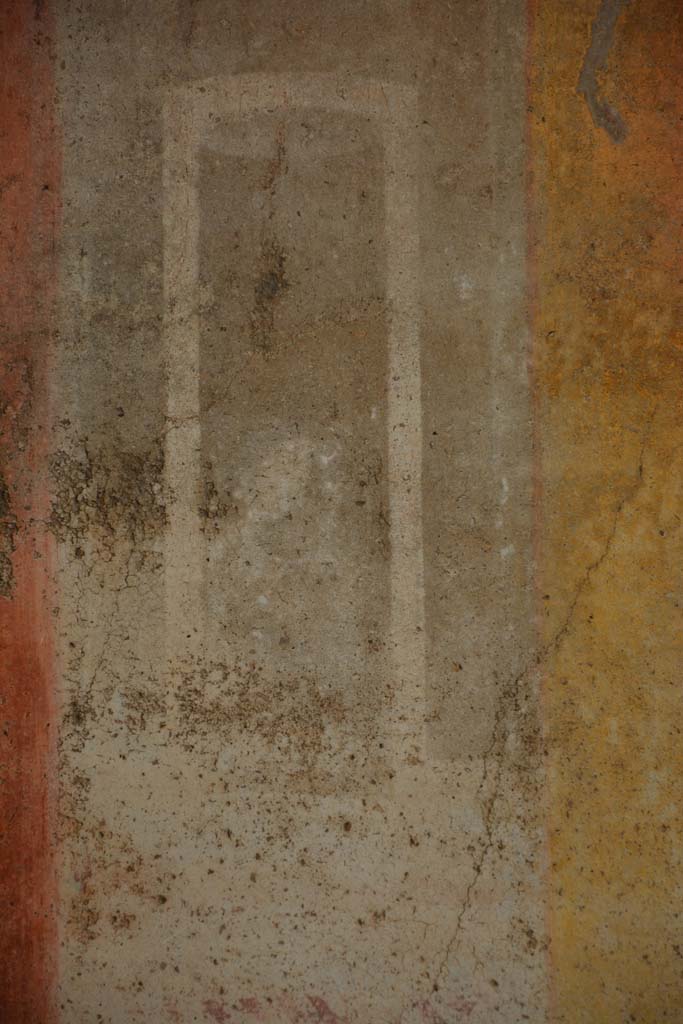 IX.5.11 Pompeii. May 2017. Room f, detail of upper compartment on north wall below flying cupid.
Foto Christian Beck, ERC Grant 681269 DÉCOR.