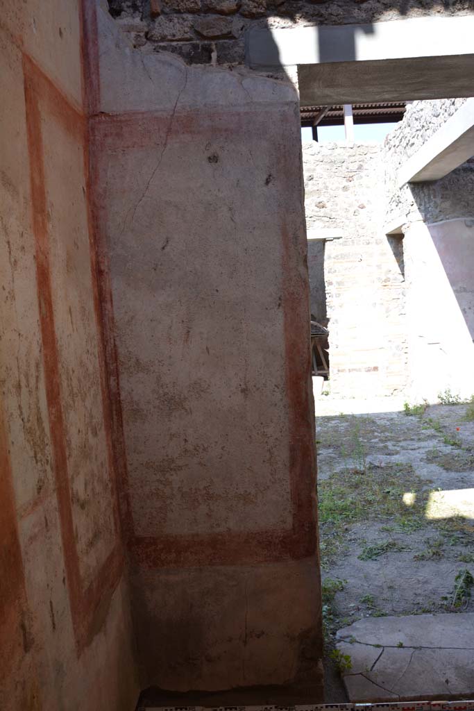 IX.5.11 Pompeii. May 2017. Room f, looking towards east wall at north end.
Foto Christian Beck, ERC Grant 681269 DÉCOR.