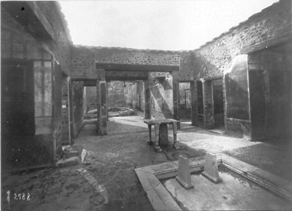 X.5.11 Pompeii. Old photo of atrium, with the east ala (h), on left, and west ala (e), on right.
DAIR E4 2188. Photo © Deutsches Archäologisches Institut, Abteilung Rom, Arkiv.