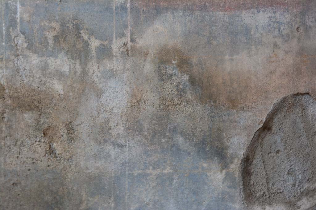 IX.5.11 Pompeii. March 2017. Room e, painted decoration on west side of zoccolo on lower south wall.  
Foto Christian Beck, ERC Grant 681269 DÉCOR.