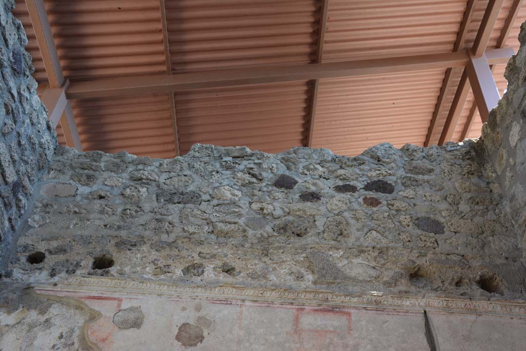 IX.5.11 Pompeii. May 2017. Room e, upper south wall. 
Foto Christian Beck, ERC Grant 681269 DÉCOR