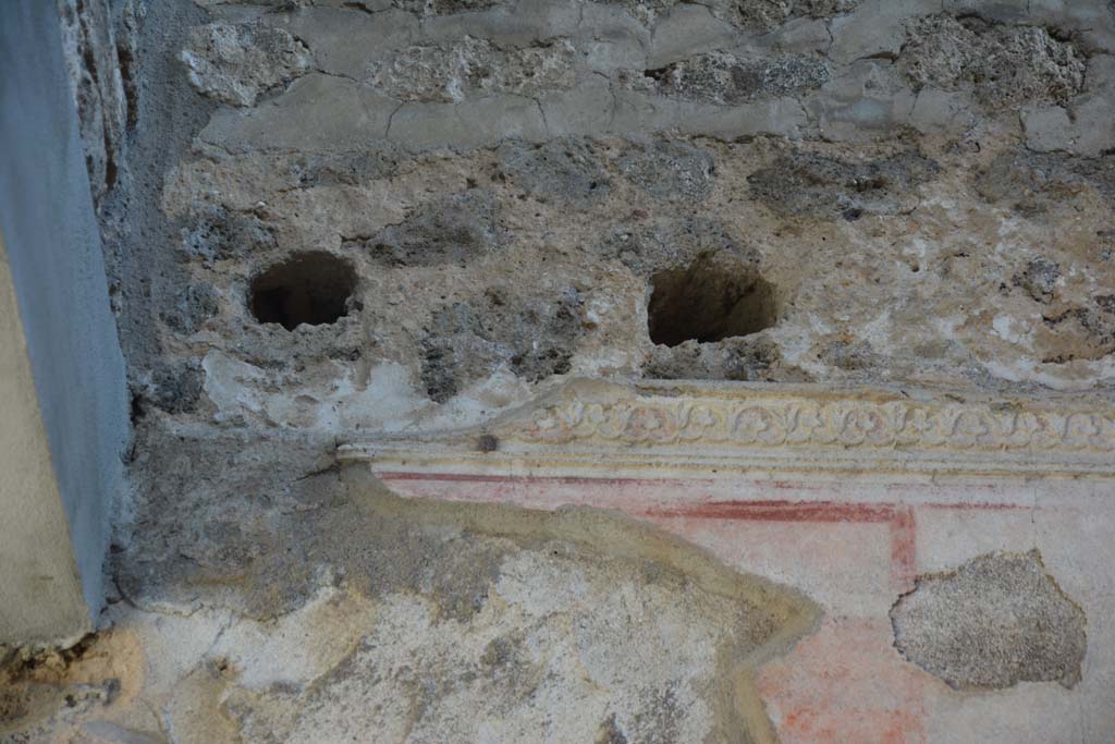 IX.5.11 Pompeii. May 2017. Room e, detail of stucco frieze from upper south wall at east end. 
Foto Christian Beck, ERC Grant 681269 DÉCOR.