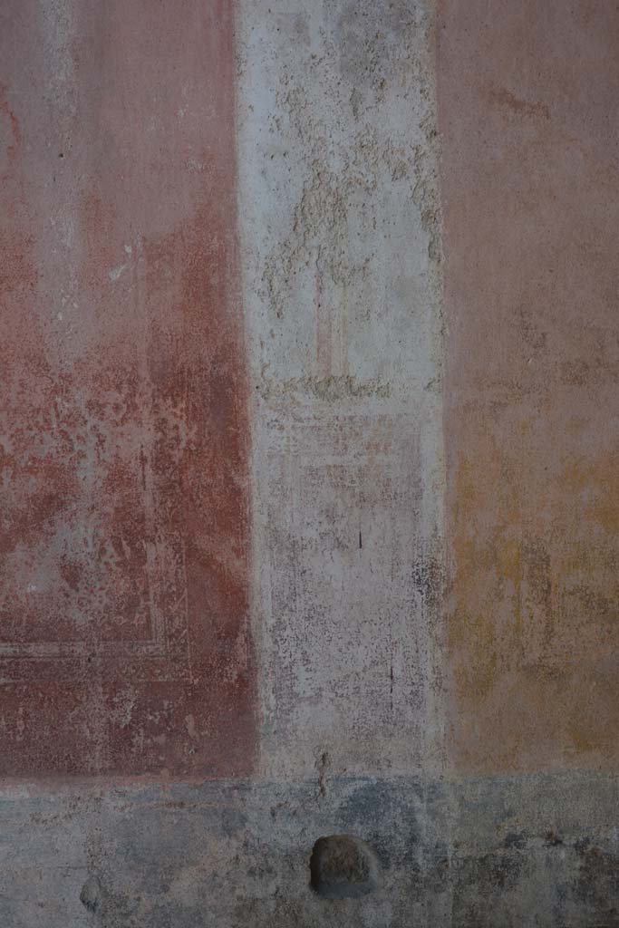 IX.5.11 Pompeii. May 2017. 
Room e, panel with remains of architectural view on east end of central panel on south wall. 
Foto Christian Beck, ERC Grant 681269 DÉCOR.