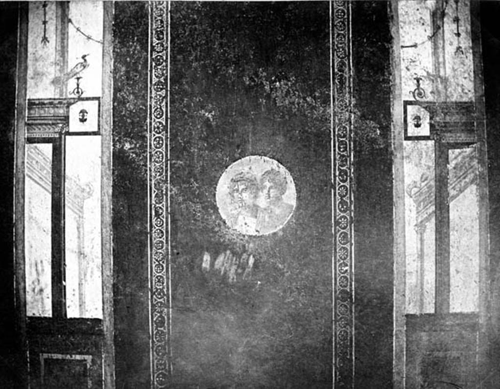 IX.5.11 Pompeii. W.379. Room 8, south wall. Wall decoration from the central panel of the south wall of the ala. 
The panel contained a border around a medallion of the head of a male and female.
On either side of the panel were architectural designs, topped by a bird on the left.
Photo by Tatiana Warscher. Photo © Deutsches Archäologisches Institut, Abteilung Rom, Arkiv. 
See http://arachne.uni-koeln.de/item/marbilderbestand/230996