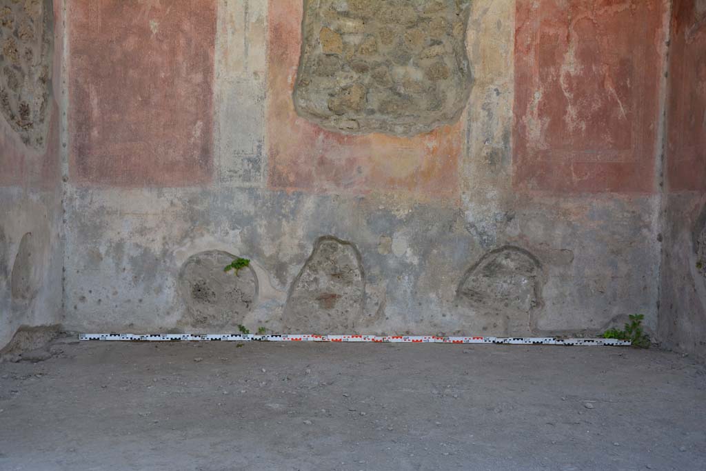 IX.5.11 Pompeii. May 2017. Room e, lower west wall. 
Foto Christian Beck, ERC Grant 681269 DÉCOR.