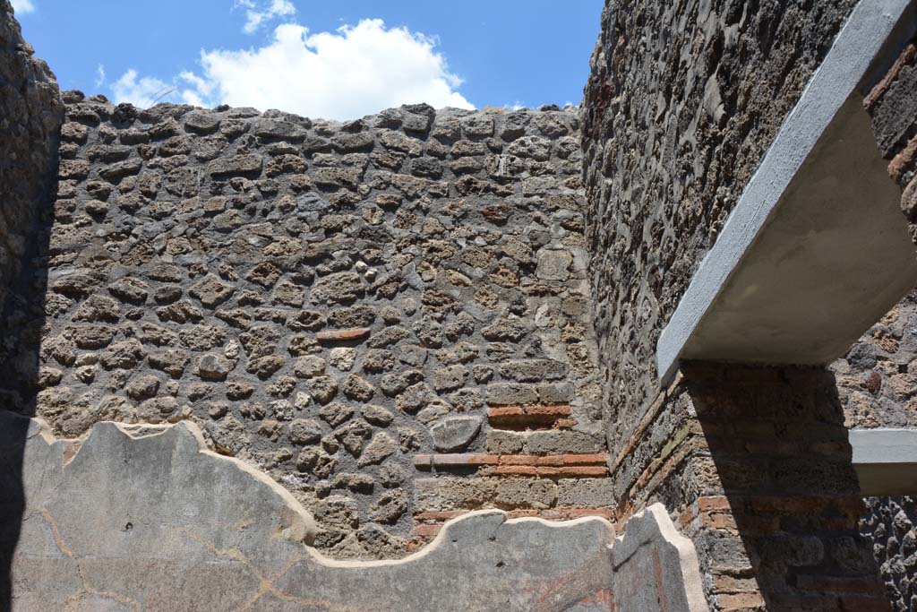 IX.5.11 Pompeii. May 2017. Room d, upper north wall and north-east corner.
Foto Christian Beck, ERC Grant 681269 DÉCOR.