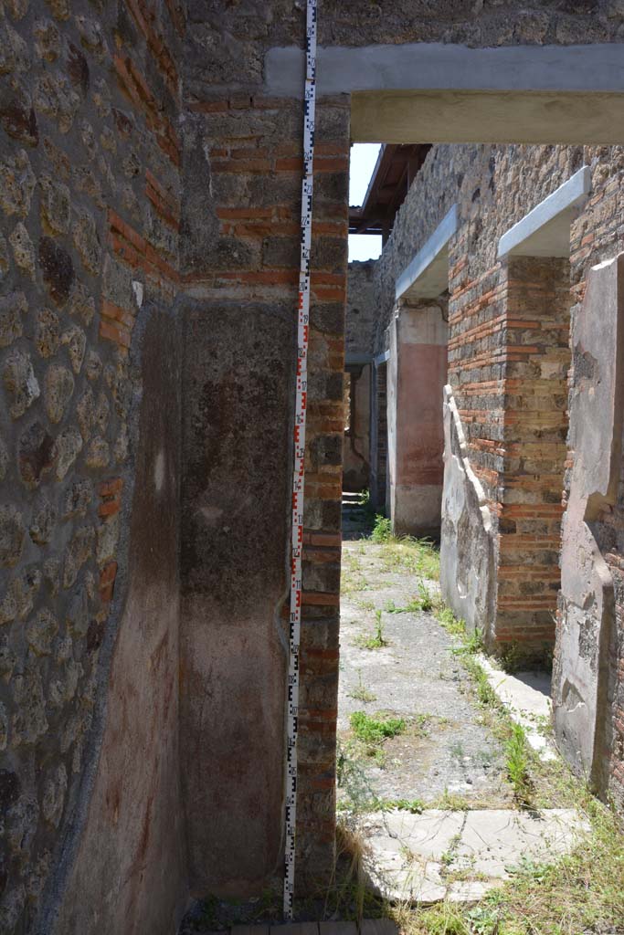 IX.5.11 Pompeii. May 2017. 
Room c, looking towards south wall and east side of doorway to atrium b.   
Foto Christian Beck, ERC Grant 681269 DÉCOR