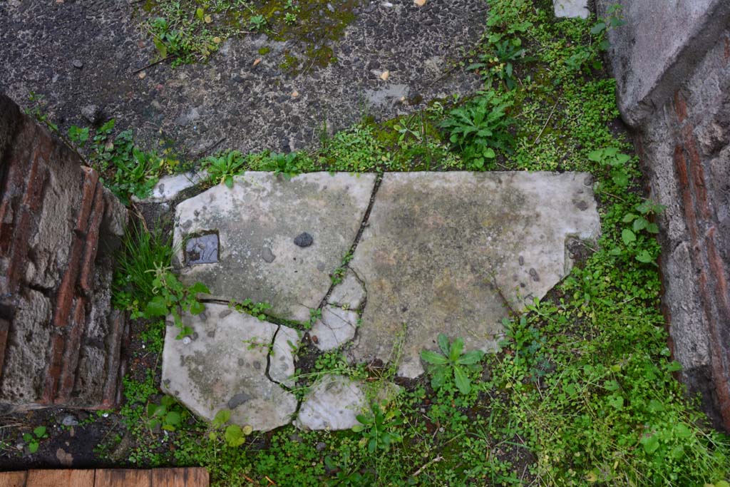 IX.5.11 Pompeii. March 2017. Room c, doorway threshold.       
Foto Christian Beck, ERC Grant 681269 DÉCOR