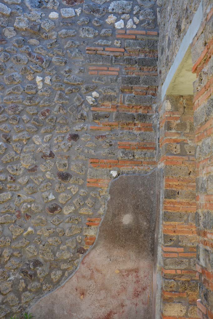 IX.5.11 Pompeii. May 2017. Room c, east wall at south end.  
Foto Christian Beck, ERC Grant 681269 DÉCOR