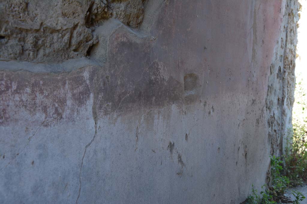 IX.5.11 Pompeii. May 2017. 
Room m, looking south along lower east wall, the middle zone of the wall would have been simply painted with red panels.
Foto Christian Beck, ERC Grant 681269 DÉCOR.