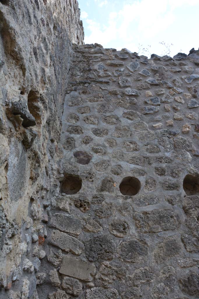 IX.5.11 Pompeii. May 2017. Room t, upper west wall in south-west corner.
Foto Christian Beck, ERC Grant 681269 DÉCOR.