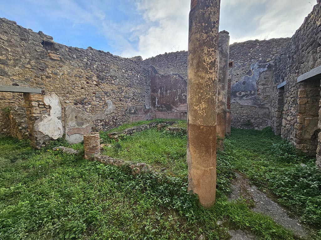 IX.5.11 Pompeii. November 2024. 
Peristyle n, looking towards south wall, with rooms on west side, on right. Photo courtesy of Annette Haug.