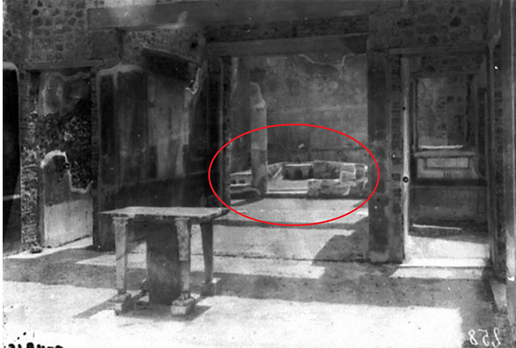IX.5.11 Pompeii. 1931. Looking south, towards summer triclinium in peristyle.
DAIR 31.2458. Photo © Deutsches Archäologisches Institut, Abteilung Rom, Arkiv. 
Triclinium outlined courtesy of Espen B. Andersson.