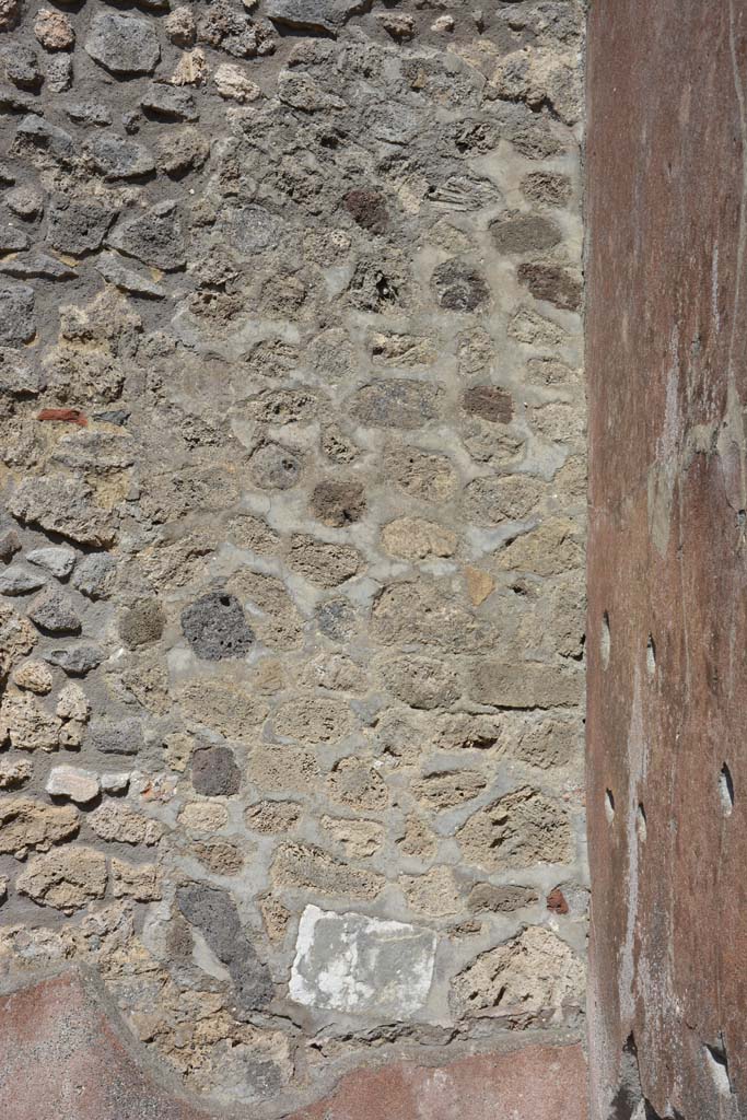 IX.5.11 Pompeii. May 2017. Peristyle n, east wall in south-east corner.
Foto Christian Beck, ERC Grant 681269 DÉCOR.