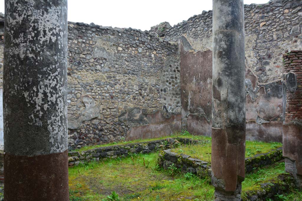 IX.5.11 Pompeii. March 2017. Peristyle n, looking south-east from west side.
Foto Christian Beck, ERC Grant 681269 DÉCOR.