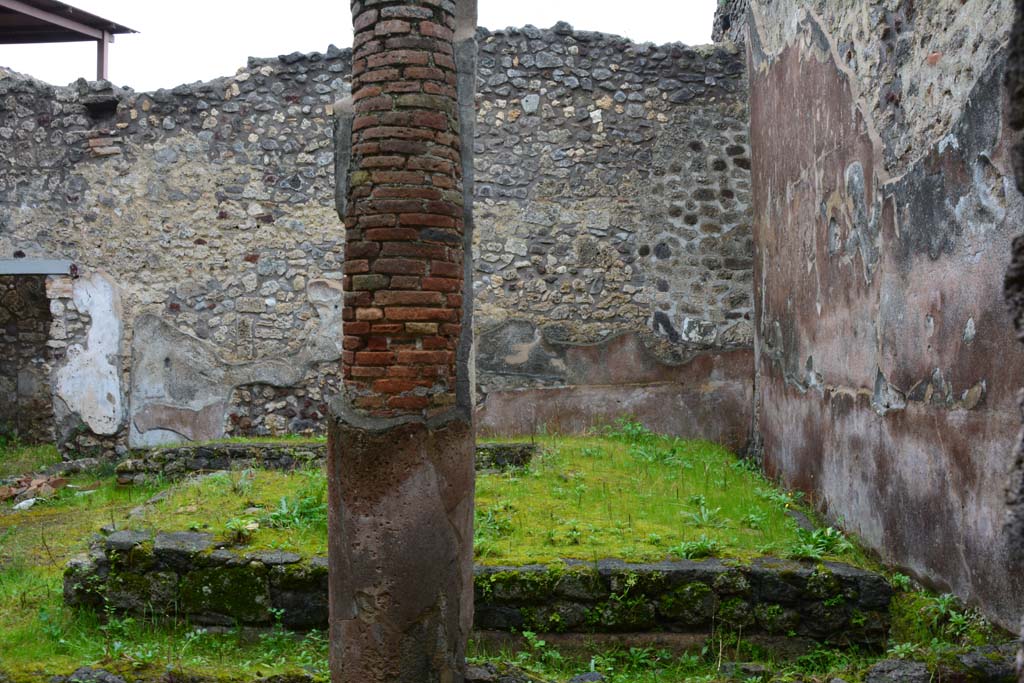 IX.5.11 Pompeii. March 2017. Peristyle n, looking east from south end of west side.
Foto Christian Beck, ERC Grant 681269 DÉCOR.