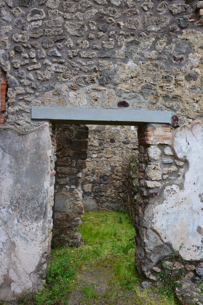 IX.5.11 Pompeii. March 2017. Peristyle n, north-east corner, doorway to rooms s, r and t.
Foto Christian Beck, ERC Grant 681269 DÉCOR.