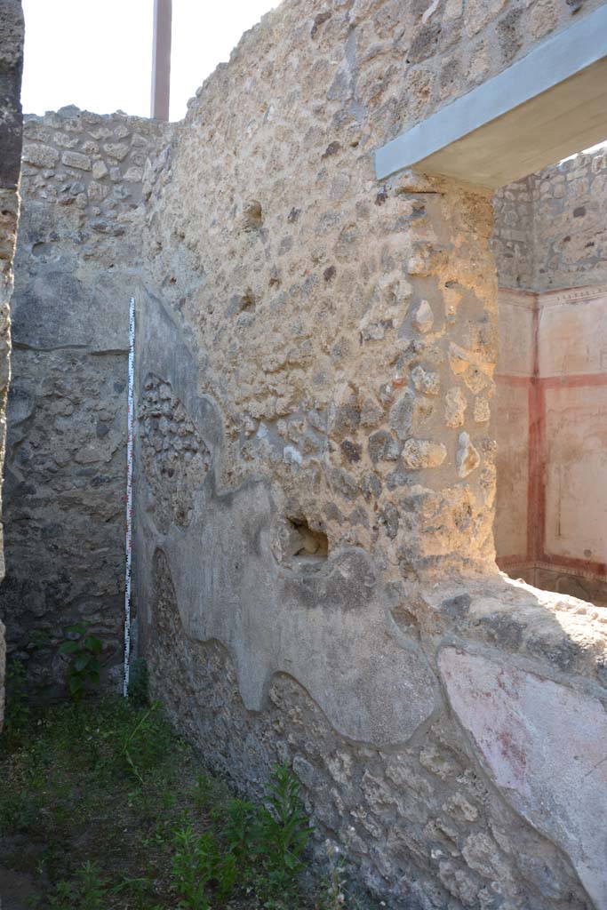 IX.5.11 Pompeii. May 2017. Room u, north-west corner, with north wall and window into room k.
Foto Christian Beck, ERC Grant 681269 DÉCOR.