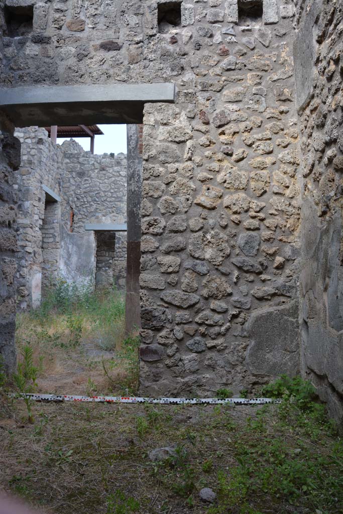 IX.5.11 Pompeii. May 2017. Room o, east wall in south-east corner.
Foto Christian Beck, ERC Grant 681269 DÉCOR.