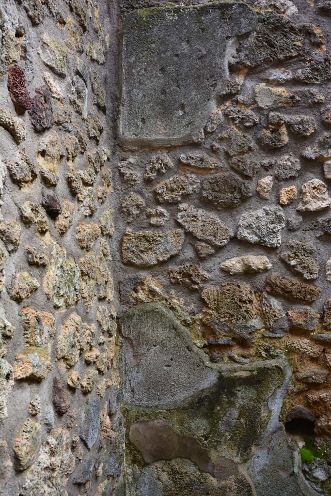 IX.5.11 Pompeii. March 2017. Room o, south wall in south-east corner.
Foto Christian Beck, ERC Grant 681269 DÉCOR.