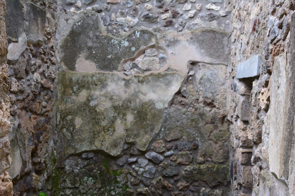 IX.5.11 Pompeii. March 2017. Room o, looking towards west wall, with doorway to room u, in north wall, on right.
Foto Christian Beck, ERC Grant 681269 DÉCOR.