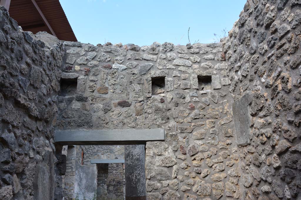 IX.5.11 Pompeii. May 2017. Room o, upper east wall. 
Foto Christian Beck, ERC Grant 681269 DÉCOR.