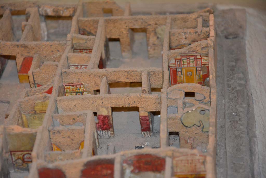 IX.5.11 Pompeii. July 2017. Rooms on south end around garden area, looking north through tablinum towards atrium and entrance. 
From cork model in Naples Archaeological Museum.
Foto Annette Haug, ERC Grant 681269 DÉCOR.