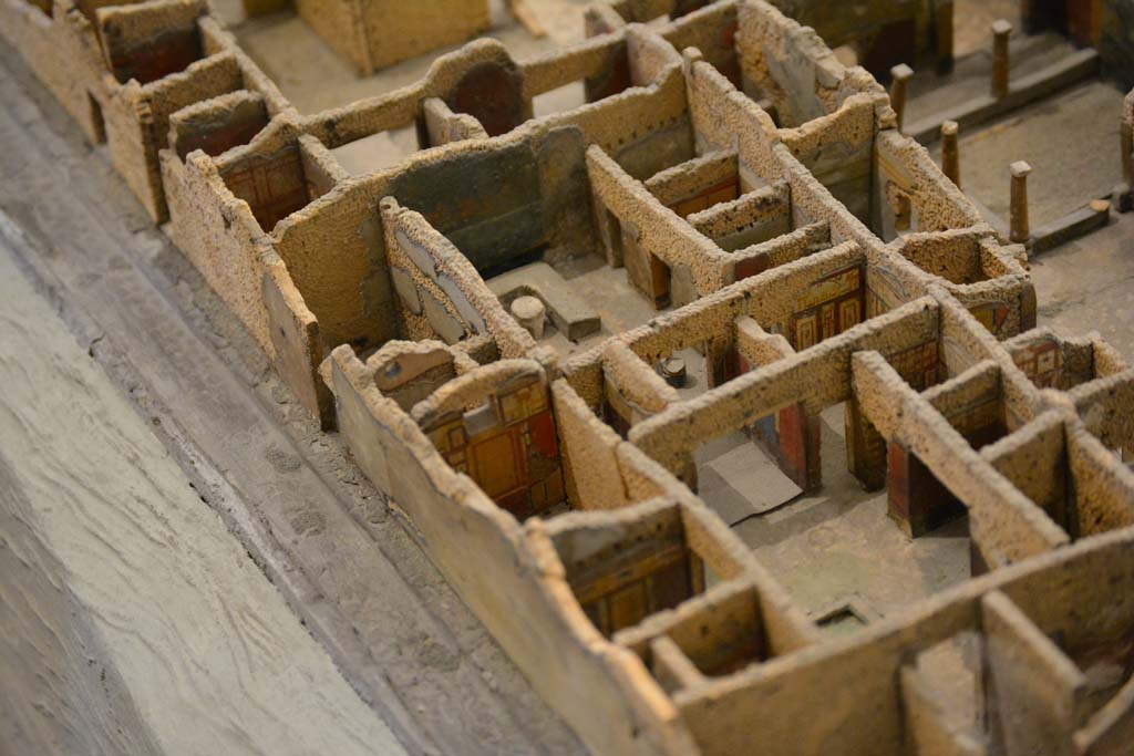 IX.5.11 Pompeii, with side entrance at IX.5.13, centre left. July 2017. Looking south-west across atrium towards garden triclinium.
From cork model in Naples Archaeological Museum.
Foto Annette Haug, ERC Grant 681269 DÉCOR.