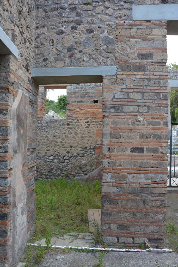 IX.5.11 Pompeii. May 2017. North side of atrium b.
Looking north to doorway to room c in north-west corner of atrium b.
Foto Christian Beck, ERC Grant 681269 DÉCOR
