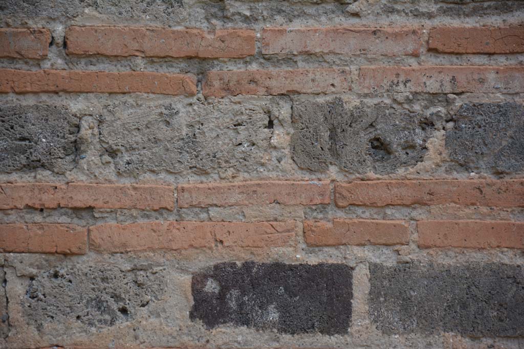 IX.5.11 Pompeii. May 2017. Room b, detail of masonry from pilaster.
Foto Christian Beck, ERC Grant 681269 DÉCOR.
