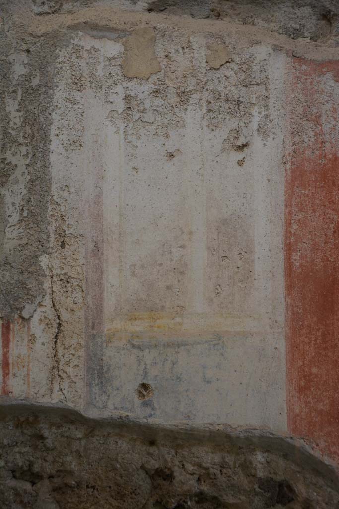 IX.5.11 Pompeii. May 2017. Room g, detail of painted decoration on south wall at east end.
Foto Christian Beck, ERC Grant 681269 DÉCOR.