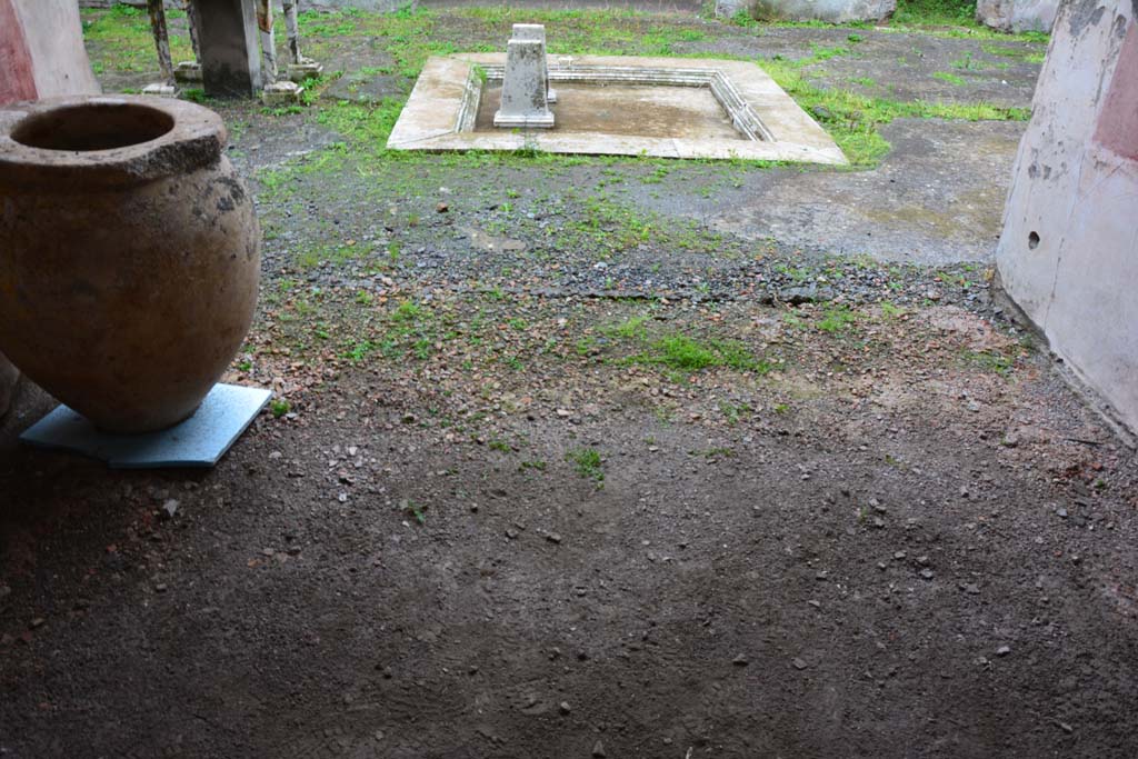 IX.5.11 Pompeii. March 2017. Room h, looking west across flooring towards atrium b.
Foto Christian Beck, ERC Grant 681269 DÉCOR.