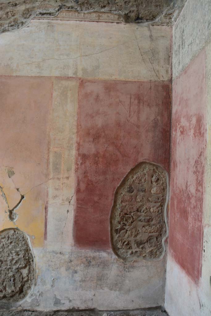 IX.5.11 Pompeii. March 2017. Room h, red painted east side panel on north wall.
Foto Christian Beck, ERC Grant 681269 DÉCOR.