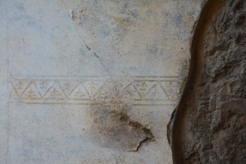IX.5.11 Pompeii. March 2017. Room h, detail of painted border edging on lower north wall below yellow central panel.
Foto Christian Beck, ERC Grant 681269 DÉCOR