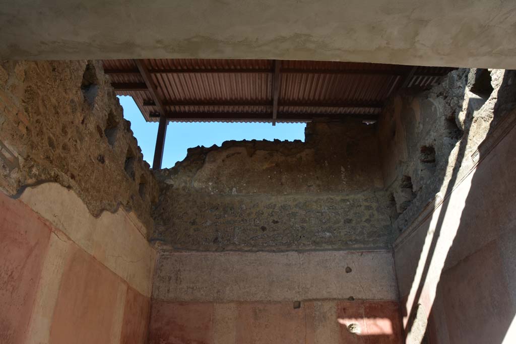 IX.5.11 Pompeii. May 2017. Room h, looking towards upper east wall.
Foto Christian Beck, ERC Grant 681269 DÉCOR.