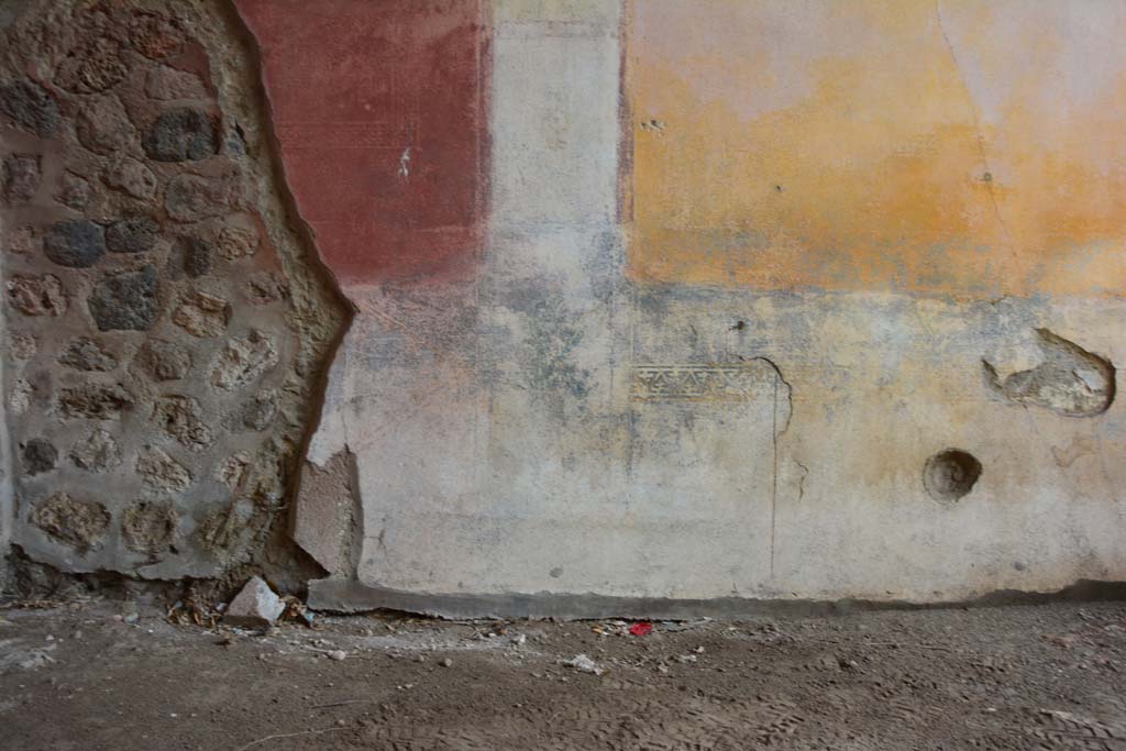 IX.5.11 Pompeii. March 2017. Room h, painted zoccolo in centre of lower south wall. 
Foto Christian Beck, ERC Grant 681269 DÉCOR.