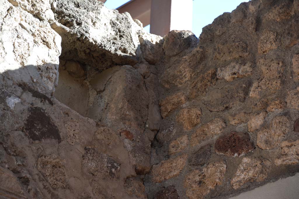 IX.5.11 Pompeii. May 2017. Room h, upper wall in south-west corner.
Foto Christian Beck, ERC Grant 681269 DÉCOR.
