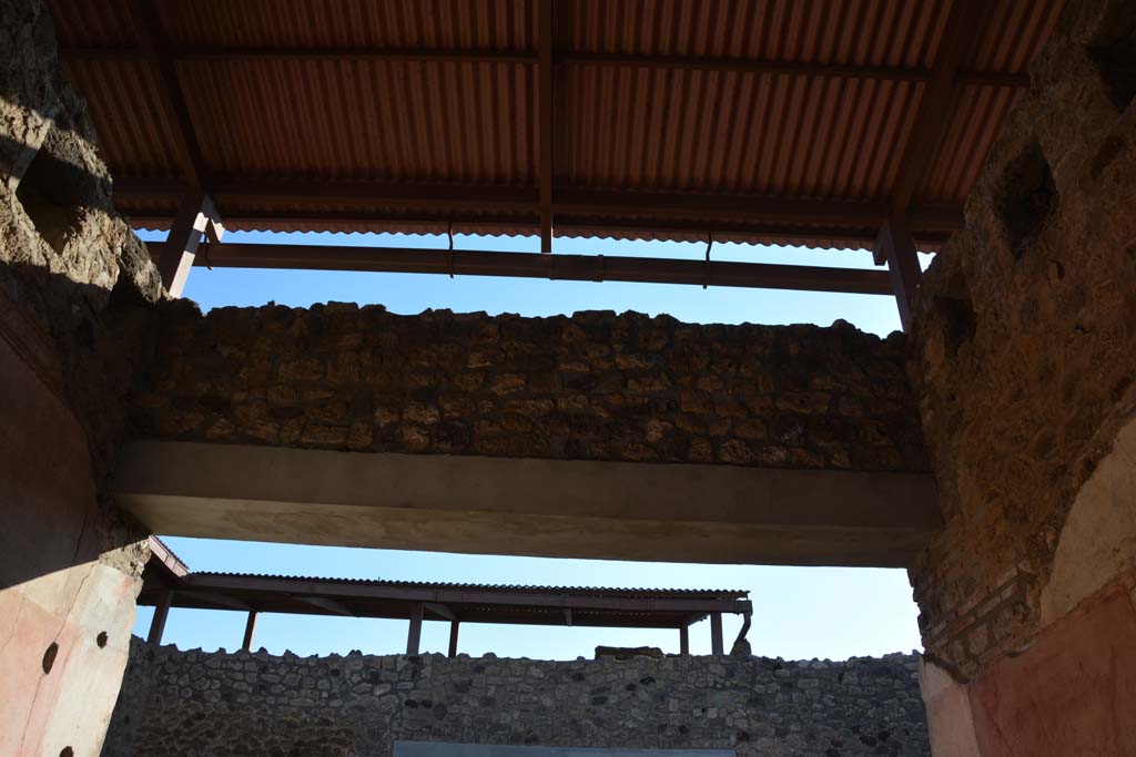 IX.5.11 Pompeii. May 2017. Room h, upper west wall above doorway.
Foto Christian Beck, ERC Grant 681269 DÉCOR.