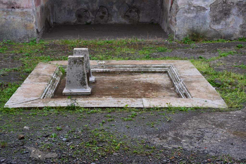 IX.5.11 Pompeii. March 2017. Room h, looking west across impluvium in atrium b towards west ala, opposite. 
Foto Christian Beck, ERC Grant 681269 DÉCOR.